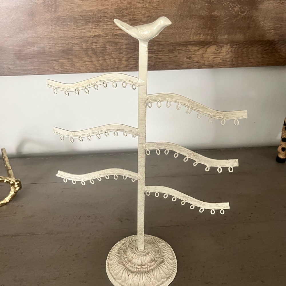 Elegant Cream Jewelry Holder with Bird Accent